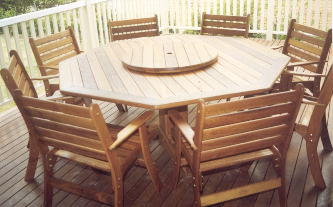 Octagonal Kwila table with eight Laguna chairs